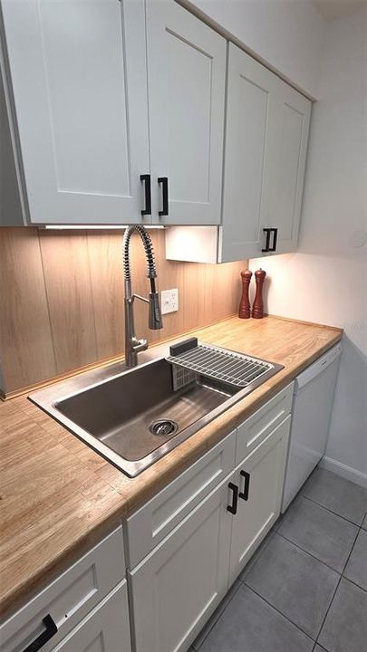 For Sale: $148,000 (2 beds, 2 baths, 918 Square Feet)