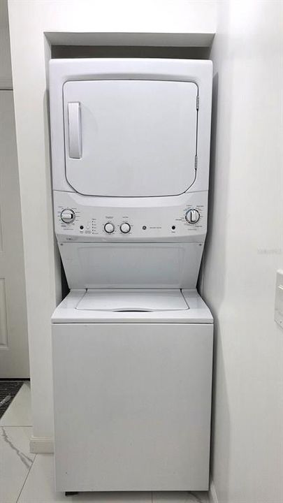 For Sale: $148,000 (2 beds, 2 baths, 918 Square Feet)