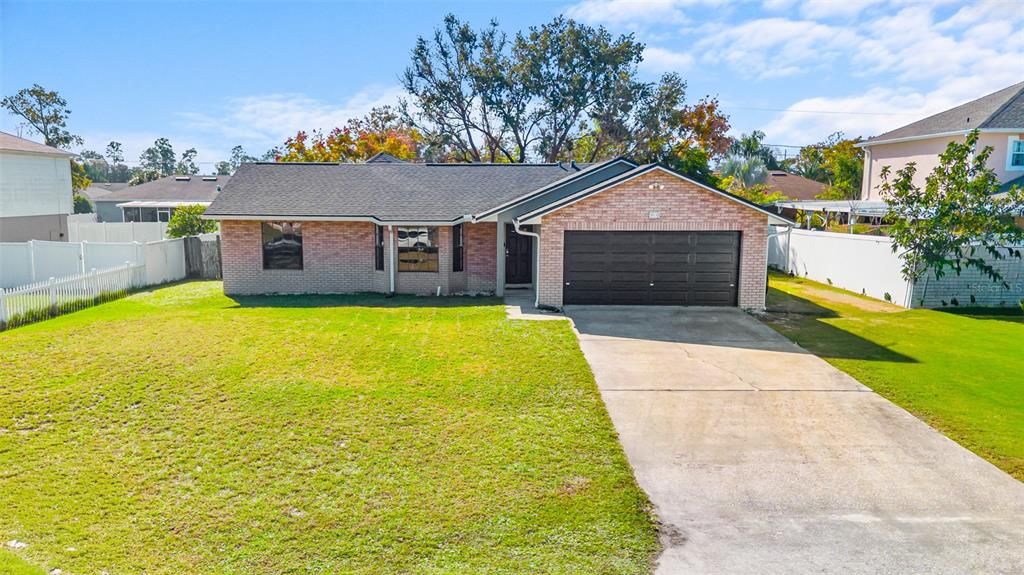 For Sale: $310,000 (3 beds, 2 baths, 1412 Square Feet)