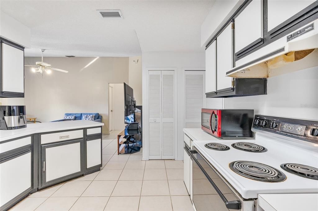 For Sale: $310,000 (3 beds, 2 baths, 1412 Square Feet)