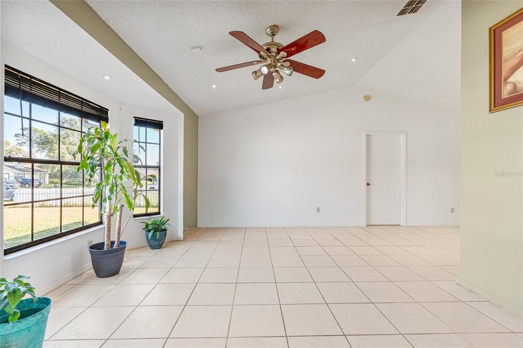 For Sale: $310,000 (3 beds, 2 baths, 1412 Square Feet)