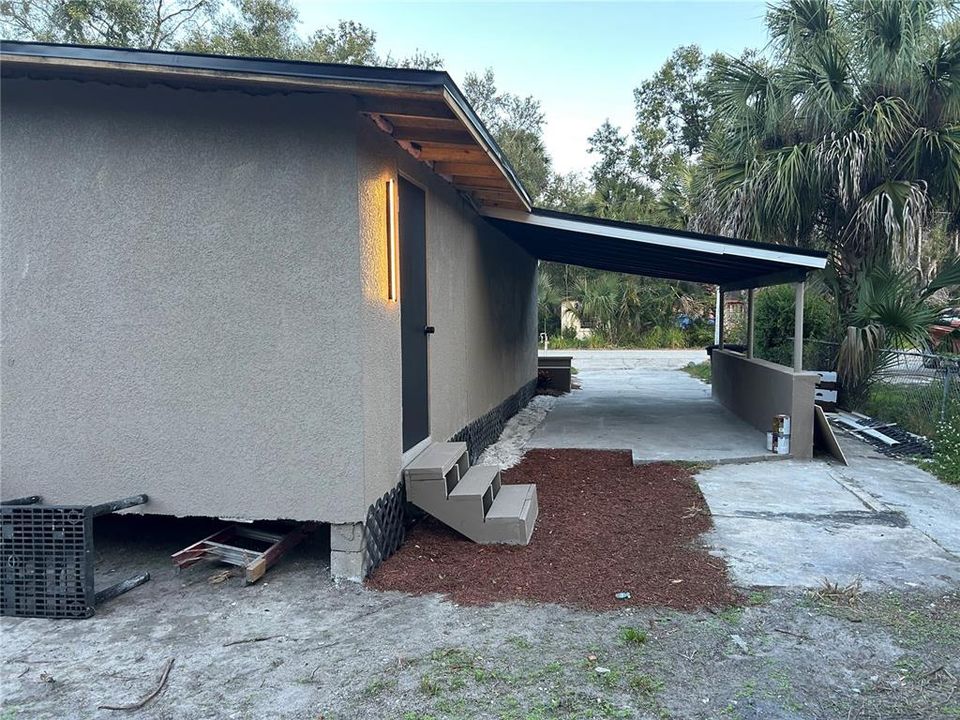 For Sale: $229,000 (2 beds, 1 baths, 1001 Square Feet)