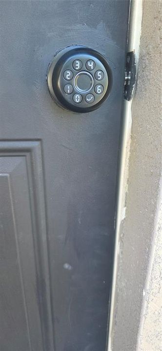 For Sale: $229,000 (2 beds, 1 baths, 1001 Square Feet)