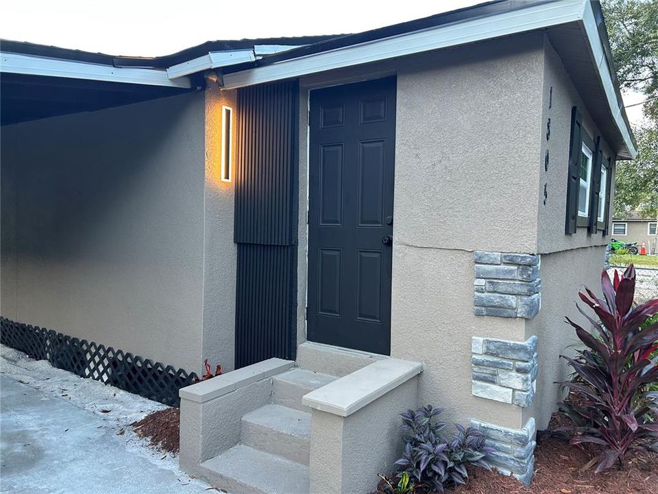 For Sale: $229,000 (2 beds, 1 baths, 1001 Square Feet)