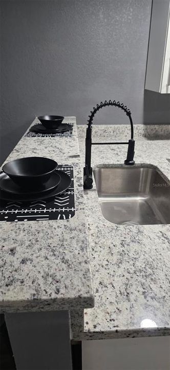 For Sale: $229,000 (2 beds, 1 baths, 1001 Square Feet)