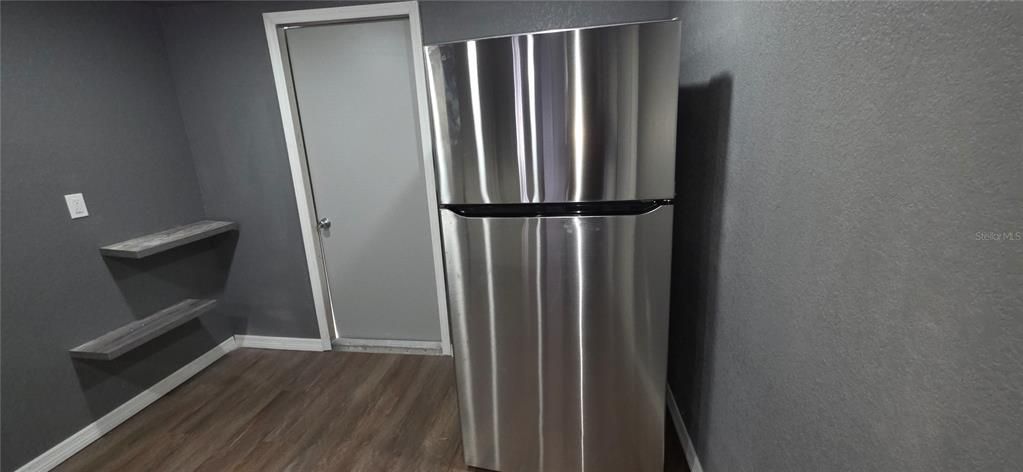 For Sale: $229,000 (2 beds, 1 baths, 1001 Square Feet)