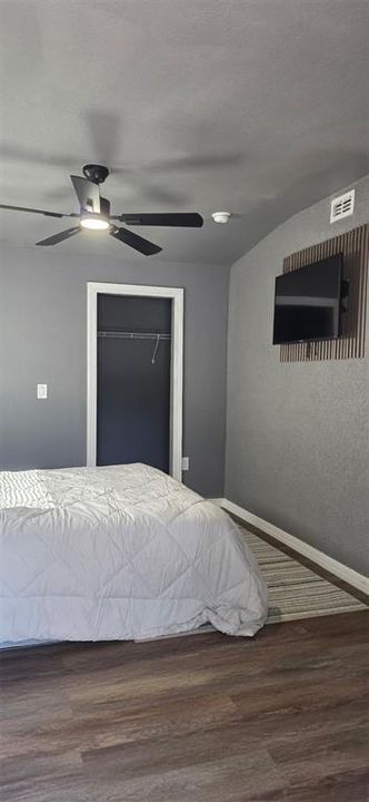 For Sale: $229,000 (2 beds, 1 baths, 1001 Square Feet)