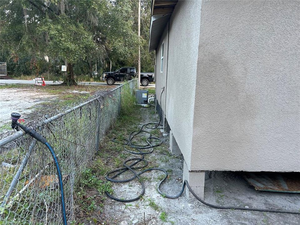 For Sale: $229,000 (2 beds, 1 baths, 1001 Square Feet)