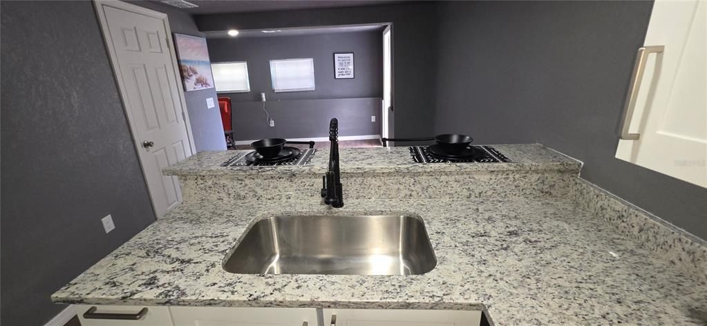 For Sale: $229,000 (2 beds, 1 baths, 1001 Square Feet)