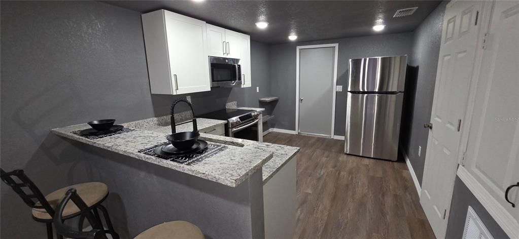 For Sale: $229,000 (2 beds, 1 baths, 1001 Square Feet)