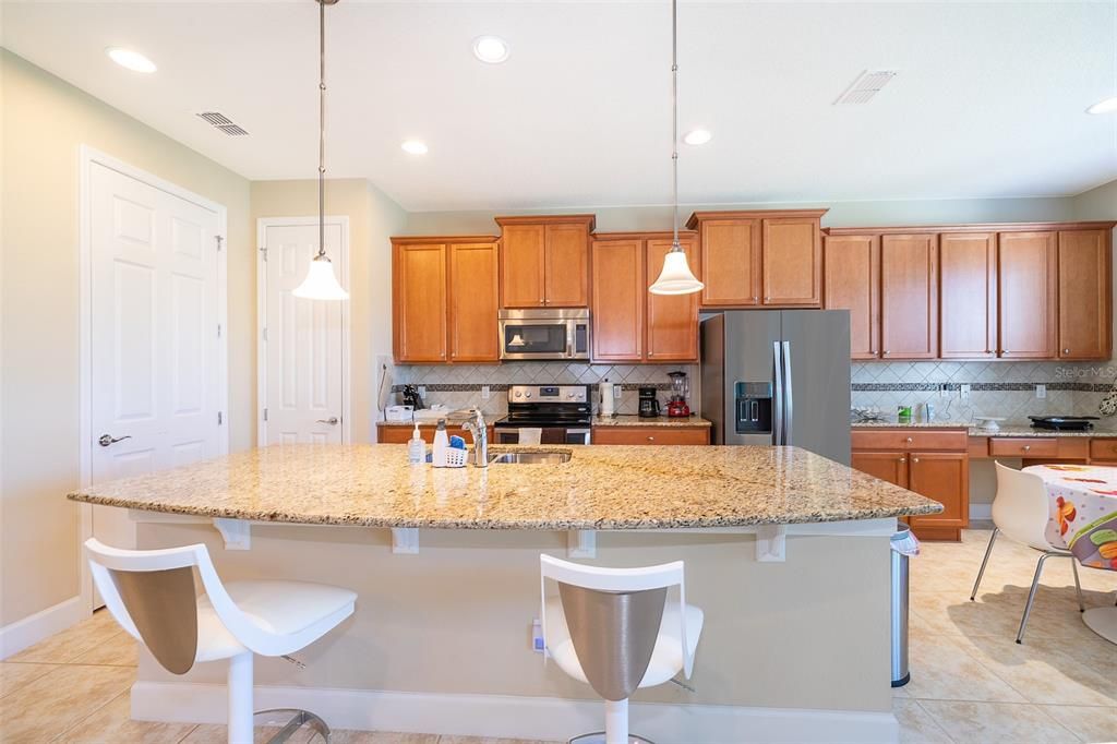 出租: $3,600 (4 贝兹, 2 浴室, 1958 平方英尺)