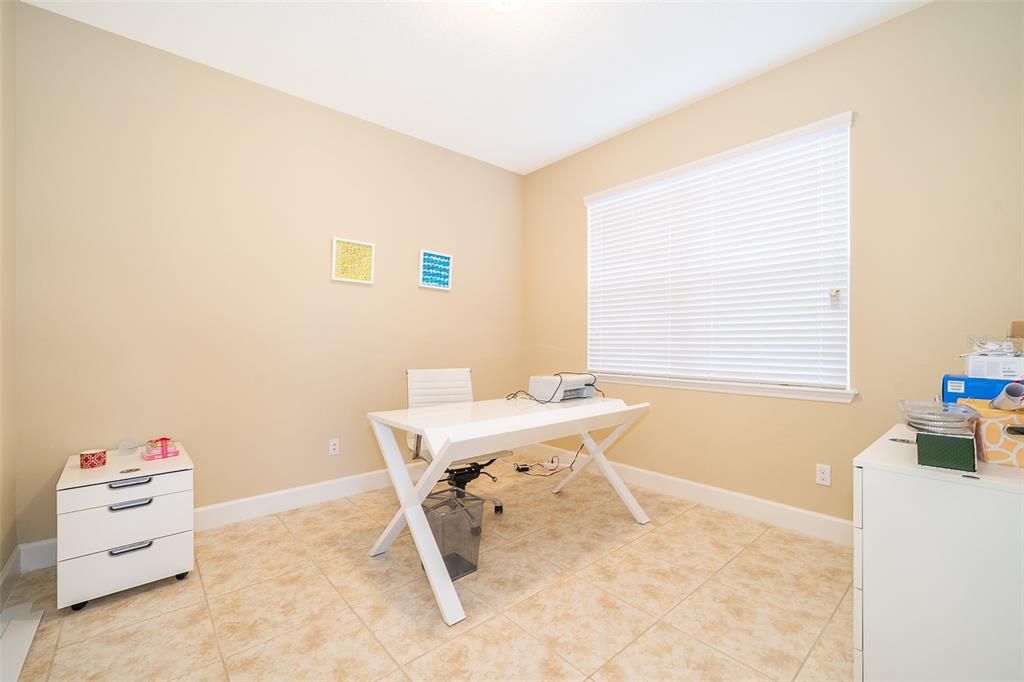 出租: $3,600 (4 贝兹, 2 浴室, 1958 平方英尺)