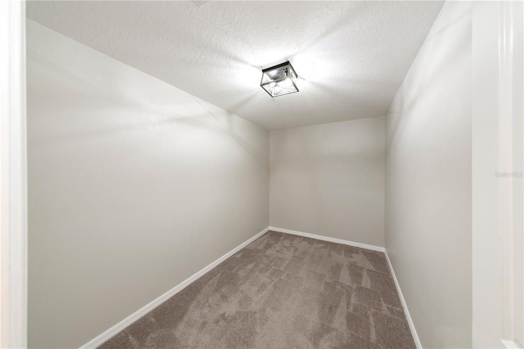 En Venta: $405,000 (4 camas, 2 baños, 2635 Pies cuadrados)