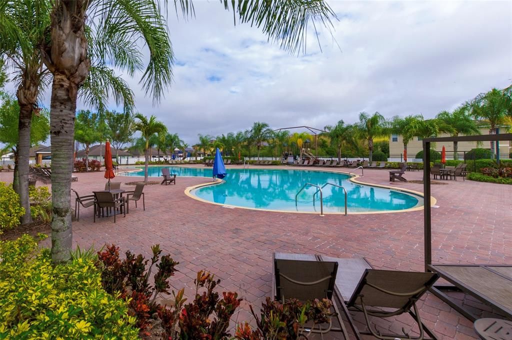 En Venta: $405,000 (4 camas, 2 baños, 2635 Pies cuadrados)