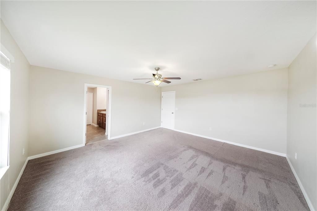 En Venta: $405,000 (4 camas, 2 baños, 2635 Pies cuadrados)