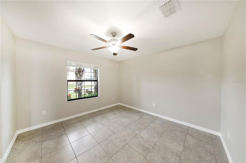 En Venta: $405,000 (4 camas, 2 baños, 2635 Pies cuadrados)