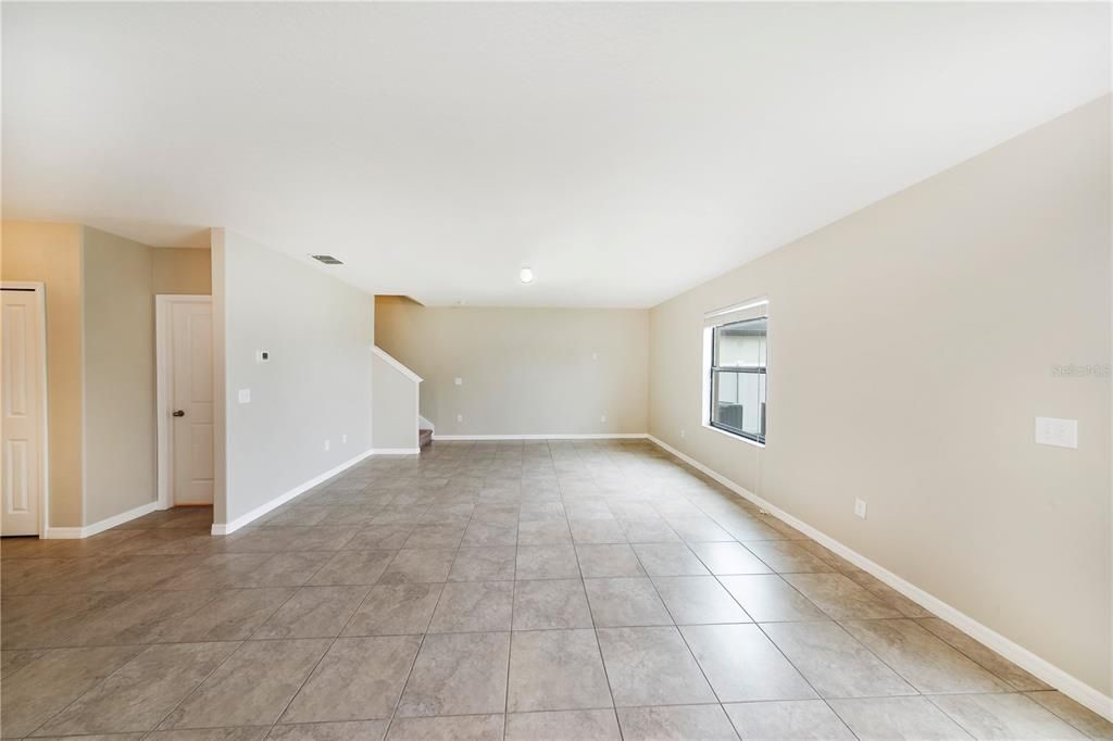 En Venta: $405,000 (4 camas, 2 baños, 2635 Pies cuadrados)