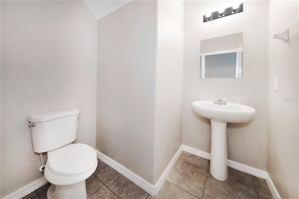 En Venta: $405,000 (4 camas, 2 baños, 2635 Pies cuadrados)