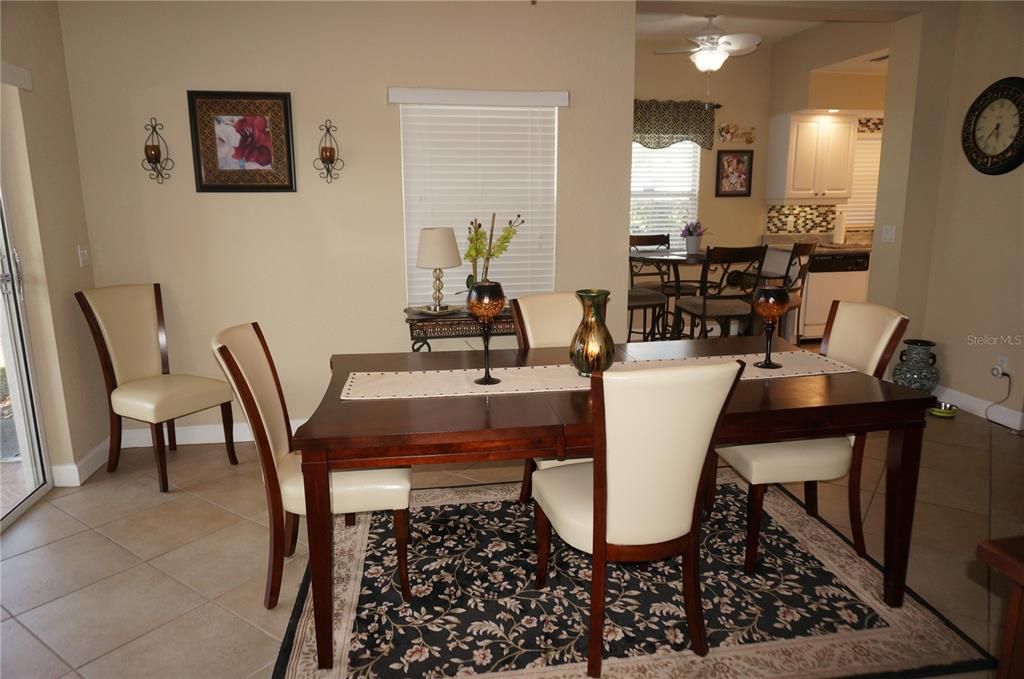 待售: $235,000 (2 贝兹, 2 浴室, 1313 平方英尺)