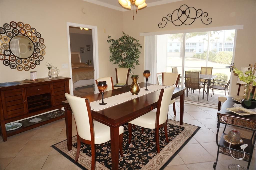 待售: $235,000 (2 贝兹, 2 浴室, 1313 平方英尺)