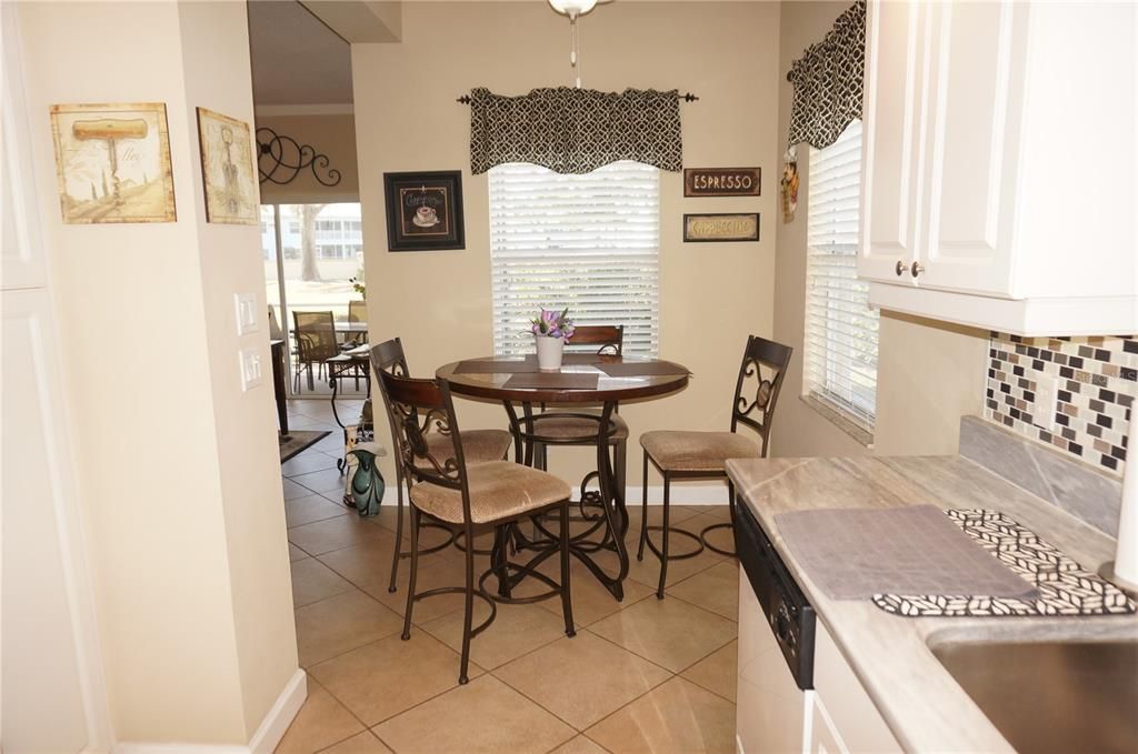 待售: $235,000 (2 贝兹, 2 浴室, 1313 平方英尺)