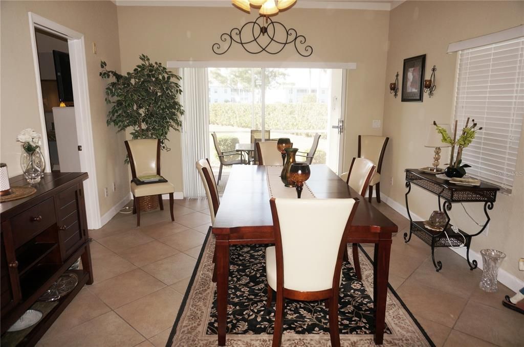 待售: $235,000 (2 贝兹, 2 浴室, 1313 平方英尺)