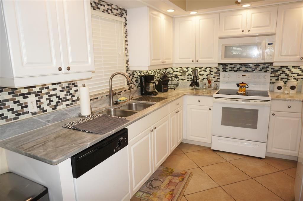 待售: $235,000 (2 贝兹, 2 浴室, 1313 平方英尺)