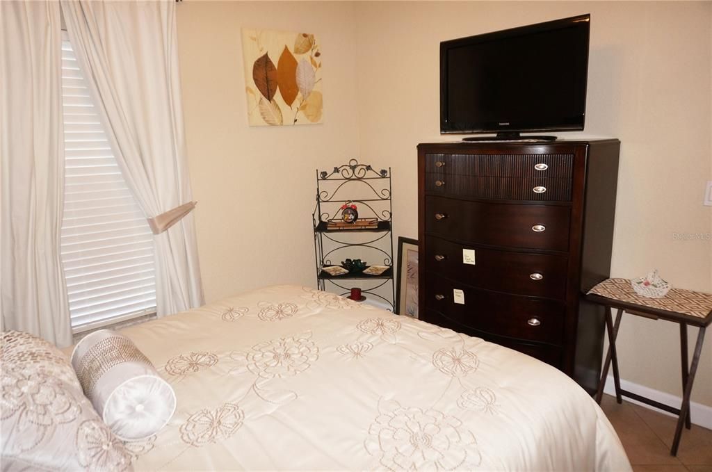 待售: $235,000 (2 贝兹, 2 浴室, 1313 平方英尺)