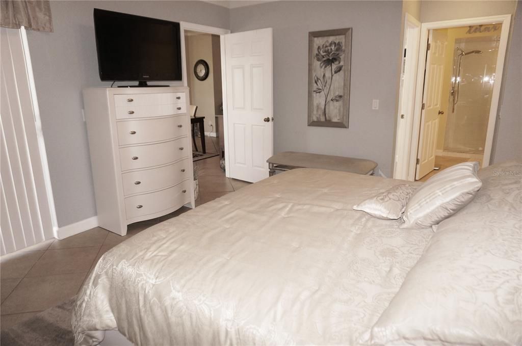 待售: $235,000 (2 贝兹, 2 浴室, 1313 平方英尺)