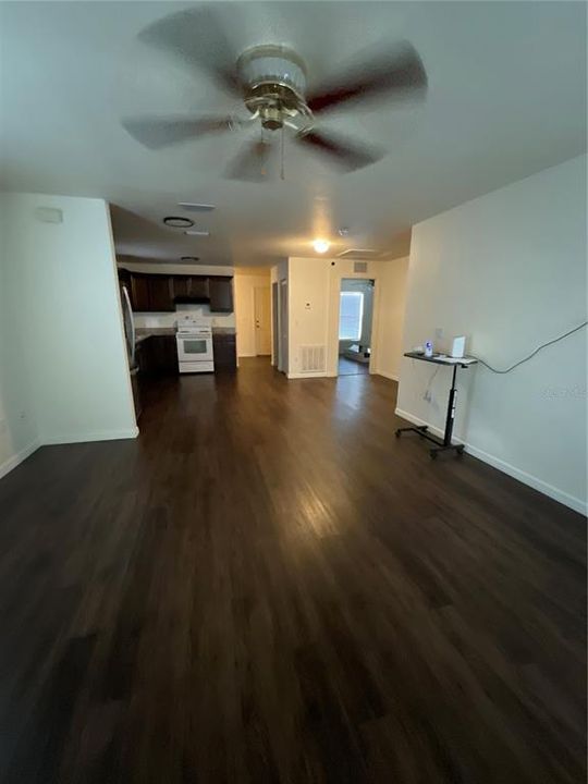 For Sale: $215,000 (2 beds, 1 baths, 1008 Square Feet)