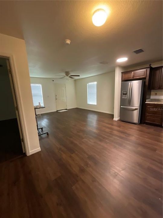For Sale: $215,000 (2 beds, 1 baths, 1008 Square Feet)
