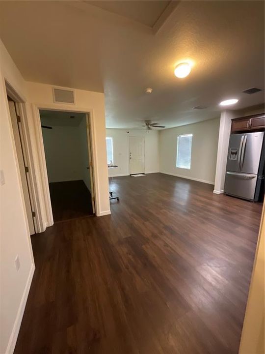 For Sale: $215,000 (2 beds, 1 baths, 1008 Square Feet)
