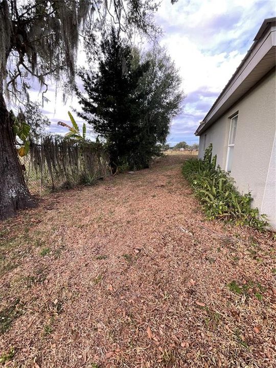 For Sale: $215,000 (2 beds, 1 baths, 1008 Square Feet)