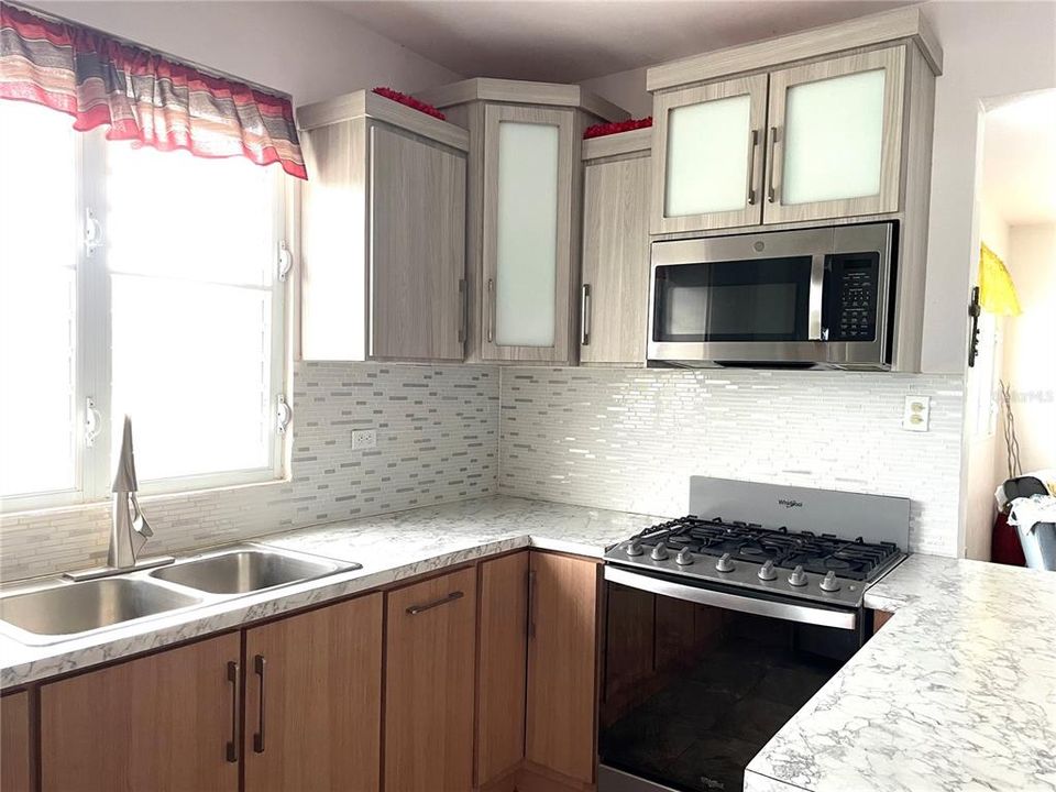 For Sale: $375,000 (3 beds, 2 baths, 1398 Square Feet)