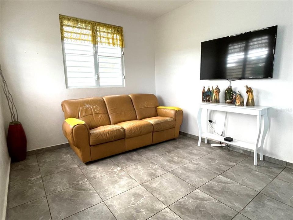 For Sale: $375,000 (3 beds, 2 baths, 1398 Square Feet)