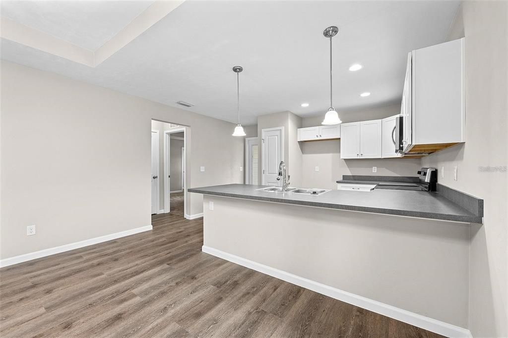 На продажу: $279,900 (3 спален, 2 ванн, 1273 Квадратных фут)