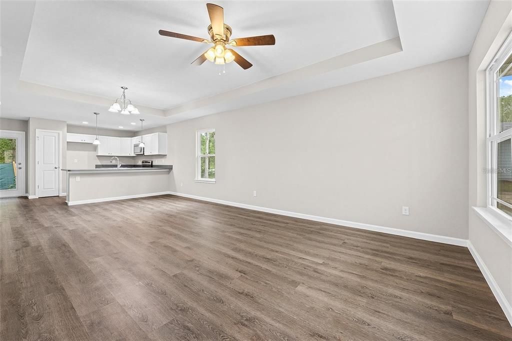 На продажу: $279,900 (3 спален, 2 ванн, 1273 Квадратных фут)