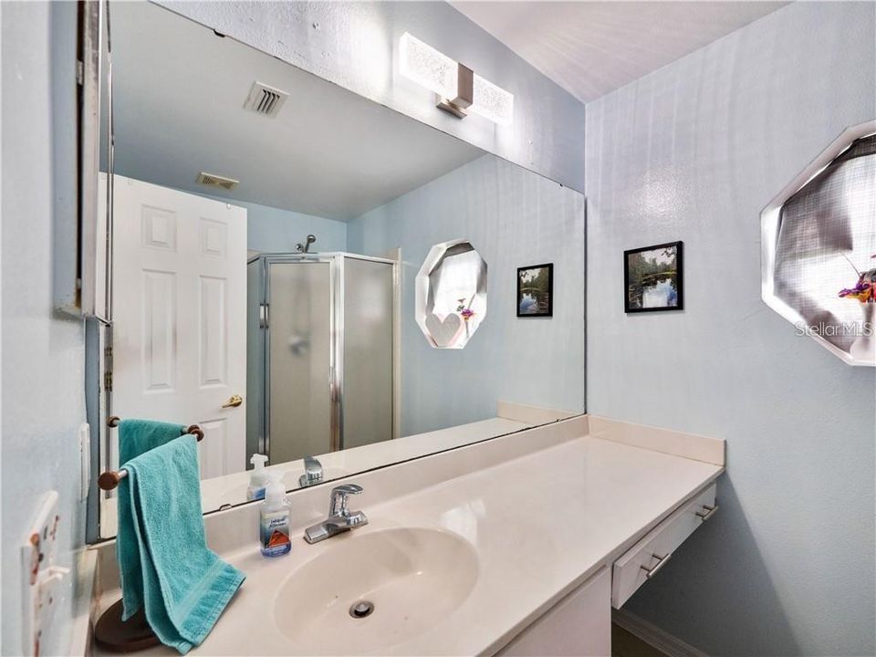 出租: $2,000 (4 贝兹, 2 浴室, 1704 平方英尺)