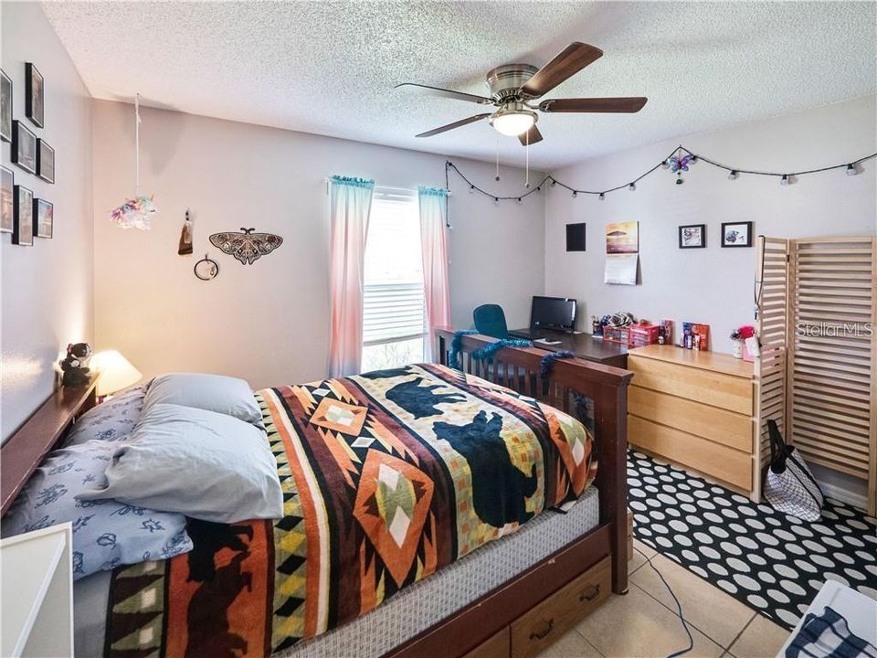 出租: $2,000 (4 贝兹, 2 浴室, 1704 平方英尺)