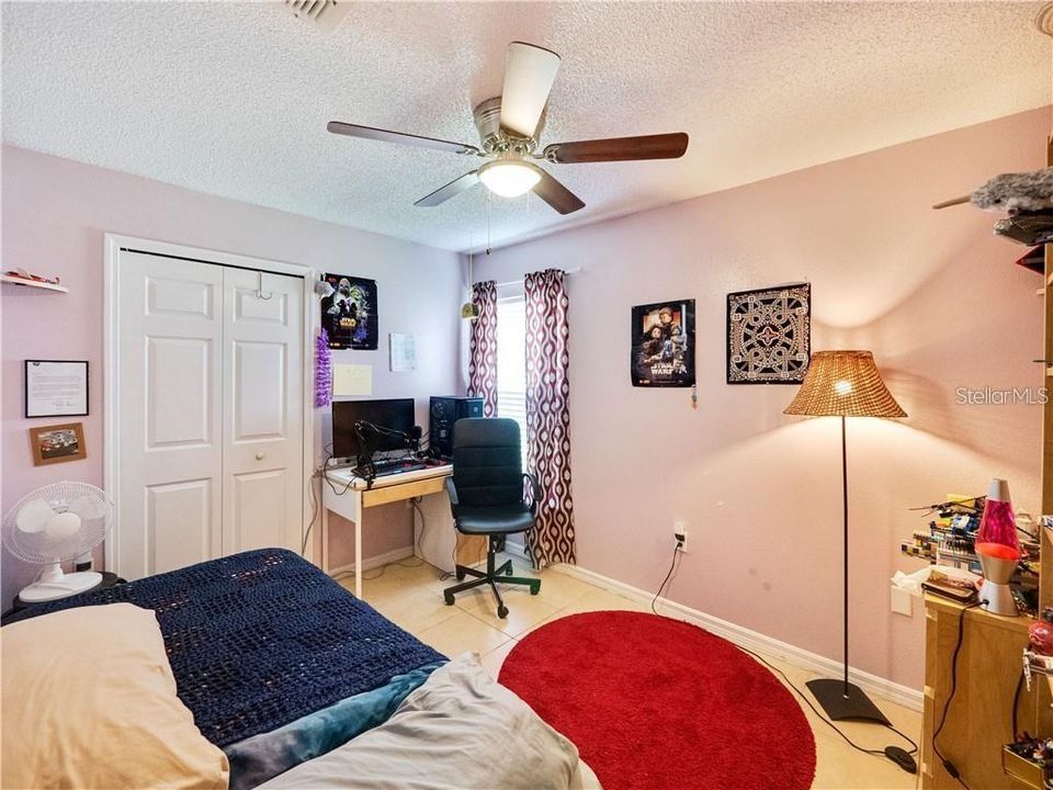 出租: $2,000 (4 贝兹, 2 浴室, 1704 平方英尺)