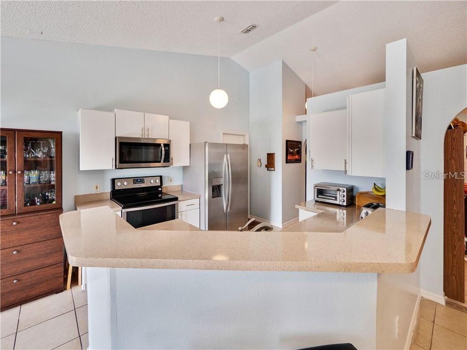 出租: $2,000 (4 贝兹, 2 浴室, 1704 平方英尺)