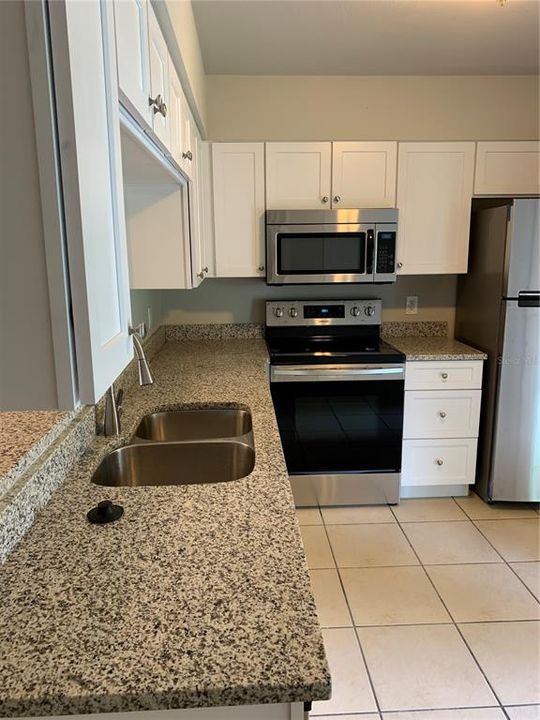 出租: $1,600 (2 贝兹, 2 浴室, 953 平方英尺)