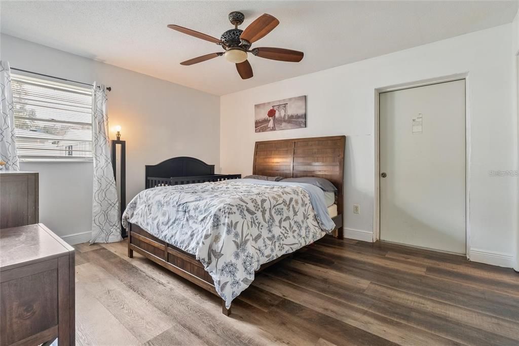 待售: $280,000 (4 贝兹, 2 浴室, 1624 平方英尺)