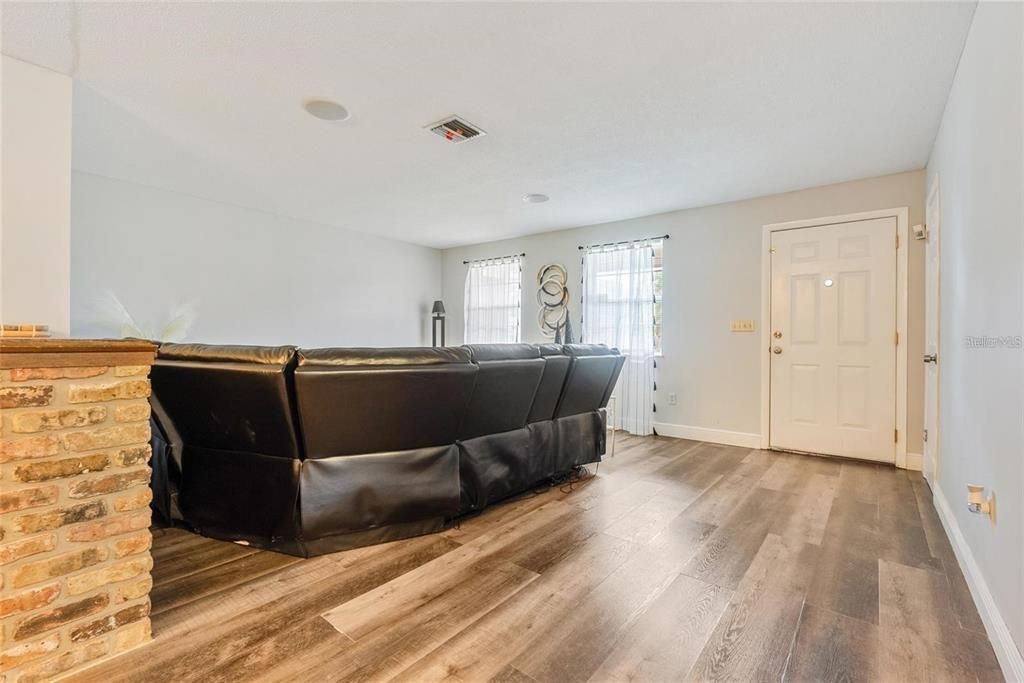 待售: $280,000 (4 贝兹, 2 浴室, 1624 平方英尺)