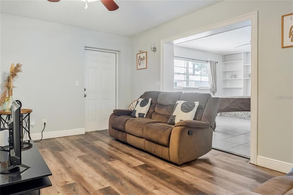 待售: $280,000 (4 贝兹, 2 浴室, 1624 平方英尺)