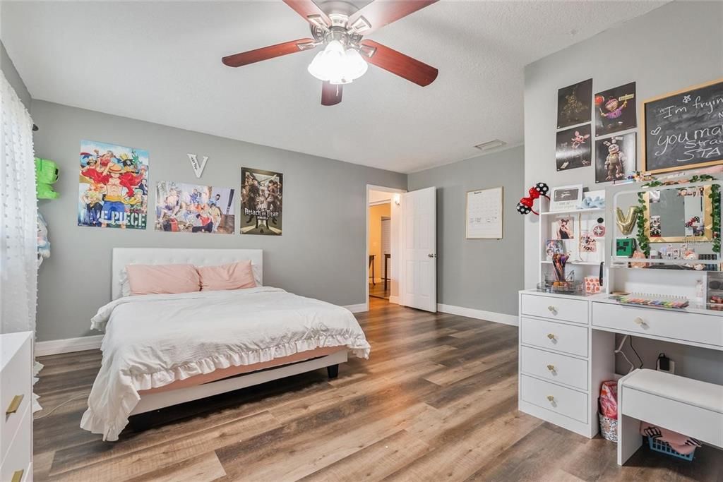 待售: $280,000 (4 贝兹, 2 浴室, 1624 平方英尺)