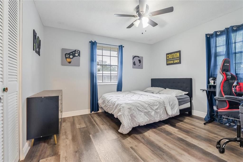 待售: $280,000 (4 贝兹, 2 浴室, 1624 平方英尺)