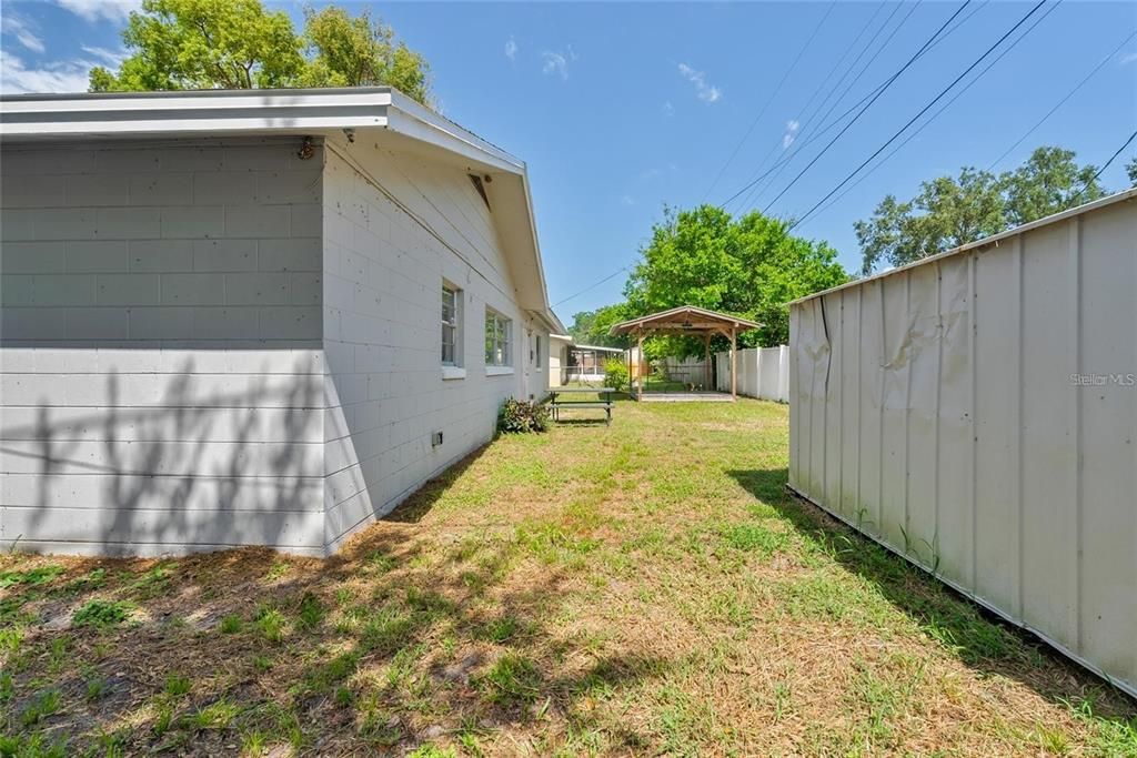 待售: $280,000 (4 贝兹, 2 浴室, 1624 平方英尺)