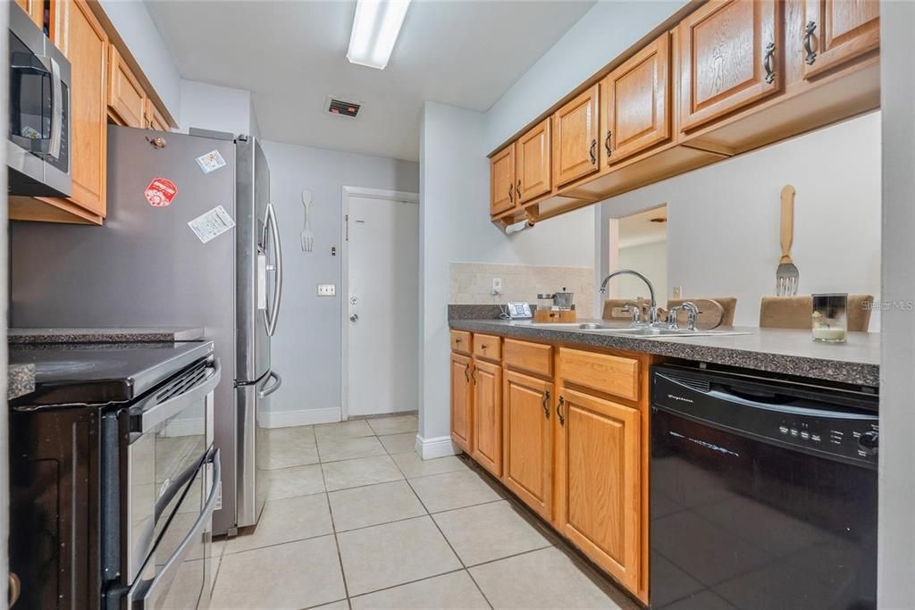 待售: $280,000 (4 贝兹, 2 浴室, 1624 平方英尺)