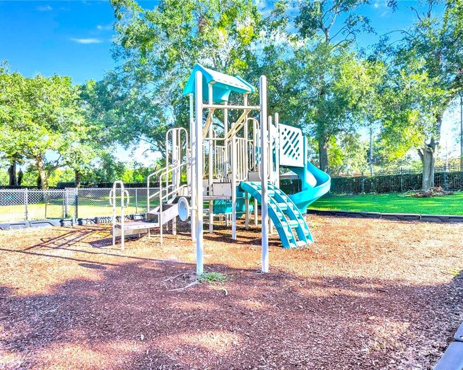 待售: $227,000 (2 贝兹, 2 浴室, 1103 平方英尺)